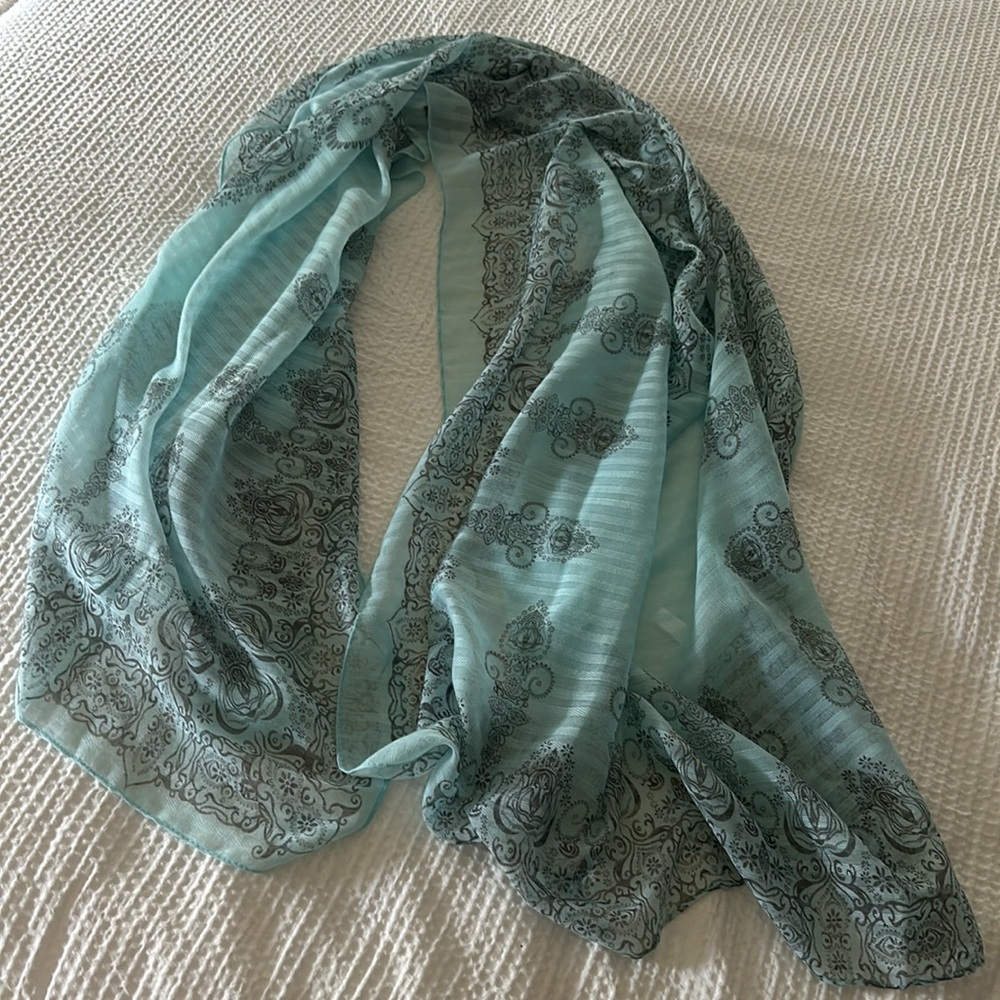 Light blue scarf